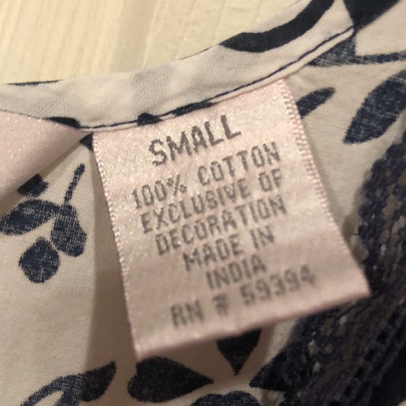 ALC -At Last Classic Small Cotton Navy & White Floral Print VNeck Sleeveless Top - Picture 4 of 6